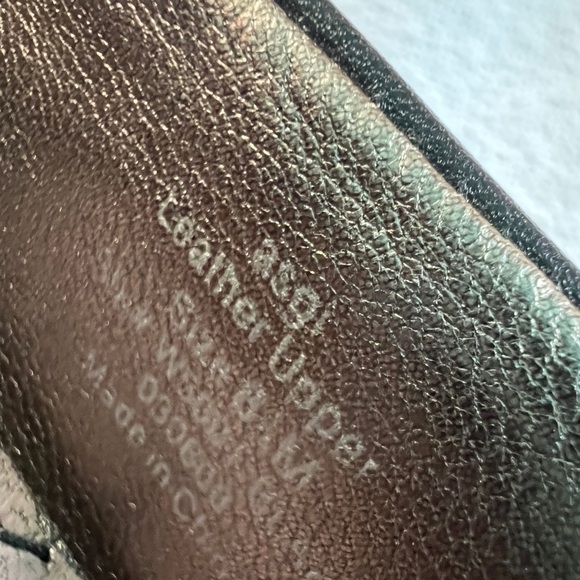 Black leather Mary Jane pump. - Picture 7 of 7